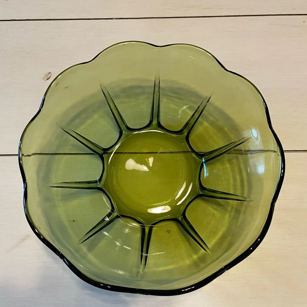 Vintage Anchor Hocking Swedish Modern Tulip Petal Serving Bowl Avocado Green